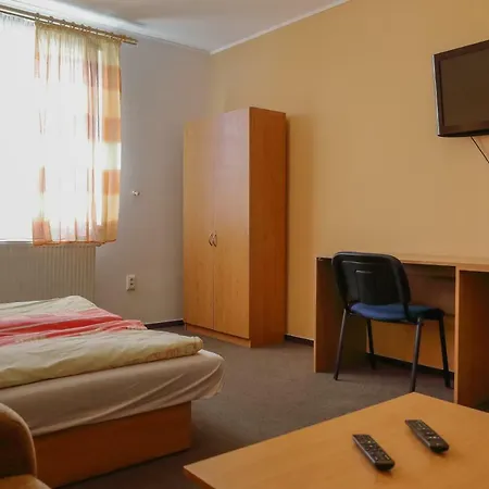 Letisko Slavnica * Slanica